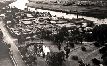 Historic Aerial Photo showing the sawmill which operated where the Brolga Theatre stands today with Queens Park in the foreground.