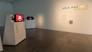 Hervey-Bay_Asia-Pacific-Video_installation-view_20240525_nharth_010_web.jpg