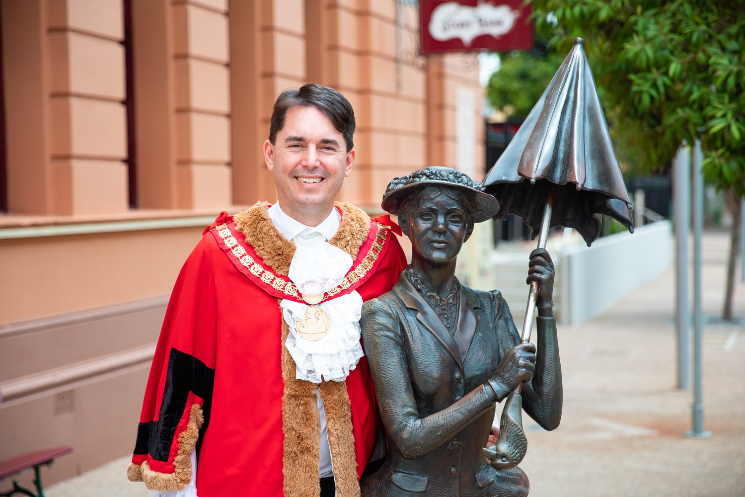 Fraser Coast Mayor George Seymour poses with Mary Poppins Statue